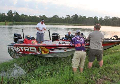 <p>
	 </p>
<p>
	Watkins prepares to jump into one of the identical Nitro/Mercury boats provided by Bass Pro Shops for the event.</p>
