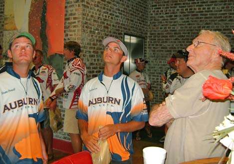 <p>
	Jerry McKinnis gives Shane Powell and Jordan Lee of Auburn the unofficial tour.</p>
