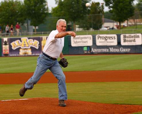 <p>
	McKinnis played baseball throughout his youth and played pro ball before going on to host the âFishing Hole.â</p>
