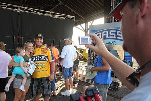 <p>
	Anglers were asked for photos and autographs after the weigh-in.</p>
