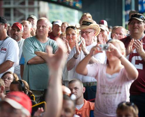 <p>
	 </p>
<p>
	The crowd cheers on DeFoe. </p>
