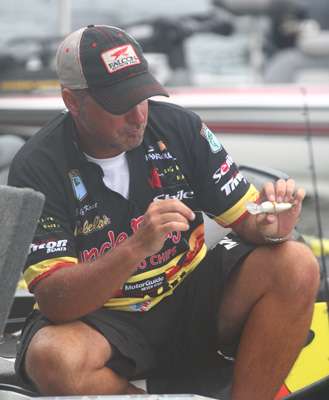 <p>
	Jeff Kriet works on his tackle awaiting the Day One launch of the Ramada All-Star Semi-Final on Lake Jordan.</p>
