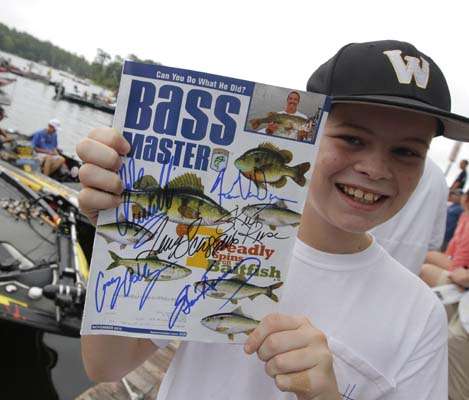 <p>
	This youth was busy getting autographs on his Bassmaster magazine.</p>
