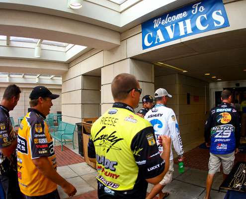 <p>
	 </p>
<p>
	Anglers enter the hospital on Thursday.</p>
