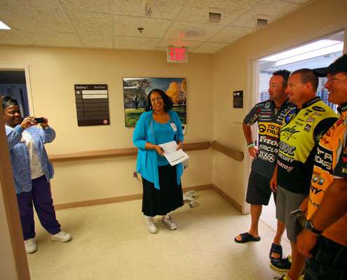 <p>
	 </p>
<p>
	One group went to the upper floors to see the veterans and pose for pictures with hospital staff.</p>
