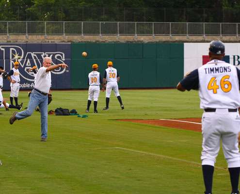 <p>
	McKinnis practices a few tosses before the game begins.</p>

