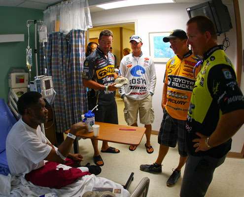 <p>
	Gerald Swindle and Mike Iaconelli were also in the group going into patient rooms and talking fishing.</p>
