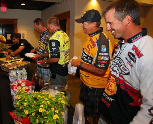 <p>
	 </p>
<p>
	Edwin Evers joins his fellow competitors in the food line.</p>
