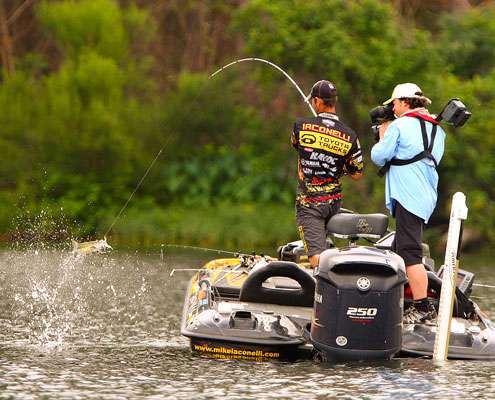 <p> 	Iaconelli was off to a quick start on Day Two. </p> 