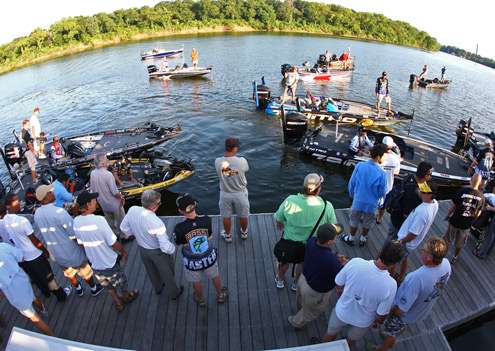 <p>
	Boats gather at the dock in downtown Montgomery for the launch Friday morning.</p>
