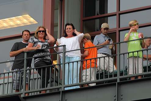 <p>
	Kevin VanDam and his family enjoy the game from the balcony.</p>
