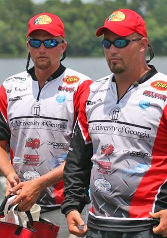 <p>
	 </p>
<p>
	Randy Tolbert and Chase Simmemon of Georgia get ready to weigh in.</p>
