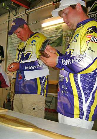 <p>
	 </p>
<p>
	University of Montevallo anglers Jonathan Suchey and Preston Broadhead pull out their licenses, drivers and fishing, as they go through the registration line.</p>
