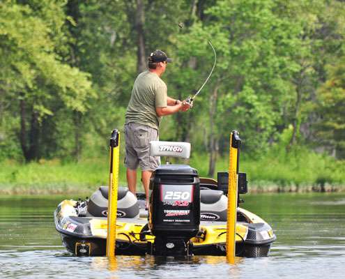 <p>
	Terry Scroggins chunks his bait toward the bank during Wednesday's practice on the Alabama River.</p>
