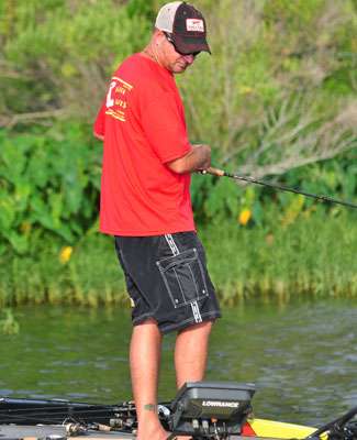 <p>
	 </p>
<p>
	Jeff Kriet checks his graph as he works a weedline on the first day of practice on Lake Jordan for the Ramada All-Star Semi-Final.</p>
