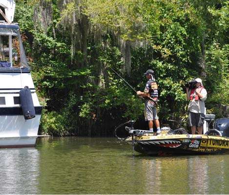 <p>
	 </p>
<p>
	Michael Iaconelli spent a good bit of his time inside tributaries. He missed a small fish beneath this boat moments after this photo was taken.</p>
