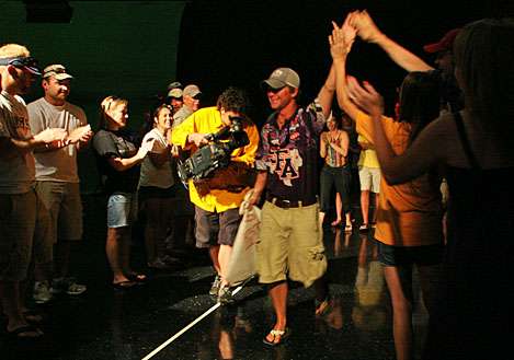 <p>
	 </p>
<p>
	In a made-for-TV weigh-in at the JM studio, Watkins gets a warm welcome as he is introduced.</p>
