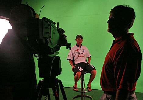 <p>
	 </p>
<p>
	Tommy Sanders prepares for a sitdown interview with Upshaw. College B.A.S.S. shows will appear on ESPN2.</p>
