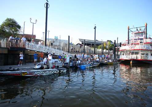 <p>
	The scene at the Riverwalk in Montgomery early on Saturday as the final four contestants line the dock.</p>
