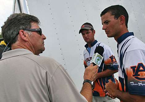 <p>
	Bassmaster TV host Tommy Sanders interviews Auburn team members on their close call. Mercury College B.A.S.S. events are to be televised on ESPNU.</p>
