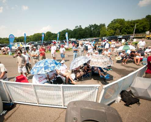 <p>
	 </p>
<p>
	Fans overcame the hot, Virginia afternoon to watch the Day One weigh-in at James River. </p>
