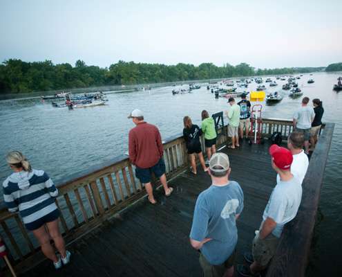 Spectators and B.A.S.S. Officials watch as the boats takeoff.

