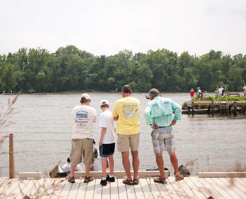 People lined the docks, waiting for their favorite anglers.
