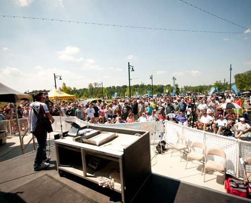 Brian Schram performs for a live crowd outside the Bass Pro Shops.
