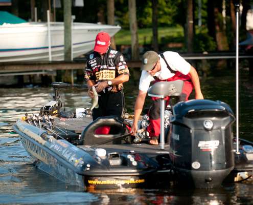 	Mike Iaconelli started the day off in 3rd place, nearly 4lbs behind the leader.