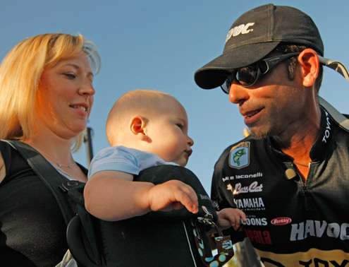 <p>
	Mike Iaconelli greets his family at the launch before Fridayâs first round of fishing.</p>
