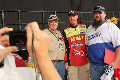 <p>
	Anglers stop for photos with the competitors from the Wounded Warriors Tournament.</p>
