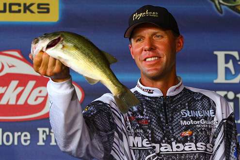 <p>
	After a slow start, Aaron Martens caught fish but couldn't catch Evers.</p>
