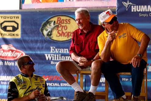 <p>
	Skeet Reese shared a laugh with Jerry McKinnis and Bill Dance during the Legends weigh in. </p>
