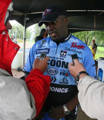 <p>
Monroe talks with the media after extending his lead on Day Two.</p>