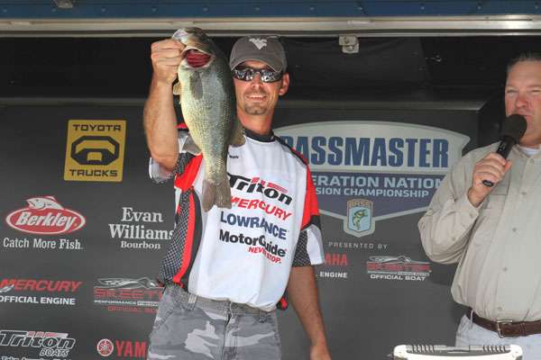 <p>
	Chris Morrison (West Virginia) proudly holds up the biggest bass of the tournament for everyone to admire.</p>
