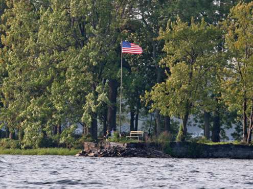 <p>
	The wind was gusting all morning, making crossing Oneida a rough prospect for all anglers on the water.</p>
