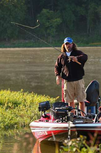 <p>
	Tony Cachere started the day flipping shallow cover in the backwaters of the Arkansas River near Muskogee, Okla.</p>

