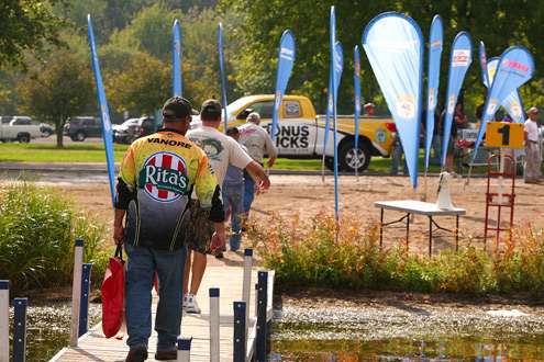 <p>
</p>
<p>
Anglers begin to carry their fish to the scales on Day One of Bass Pro Shops Northern Open #3. </p>