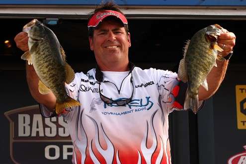 <p> 	Martin caught 43 pounds, 12 ounces on Oneida to finish in eighth place overall. He bounced between rocky points or shoals and sandy, grassy areas where the shad had moved in. âThe smallies were on the rocks, and I caught the largemouth on the shad-style bait around grass,â Martin said. âI tried to get a mixed bag each day and it worked out for me each day.â</p> 