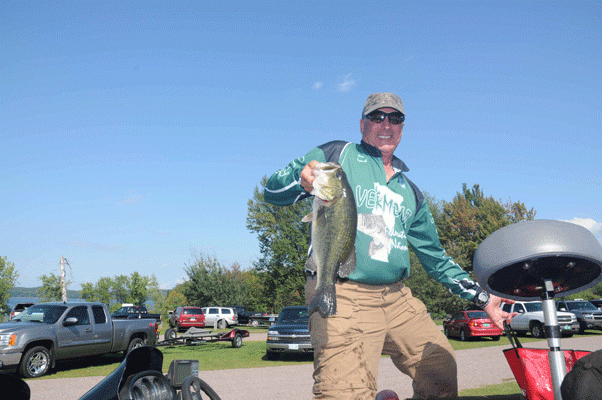 <p>
	Vermontâs Jim Lynch shows off his biggest catch of the day, a 5-5 largemouth bass.</p>

