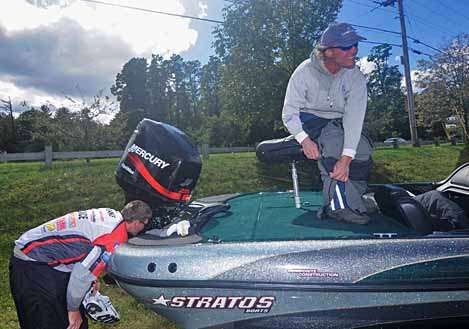 <p>
	James Peak checks out the hydraulic fluid leak that left boat partner Craig Nealley without any steering today.</p>
