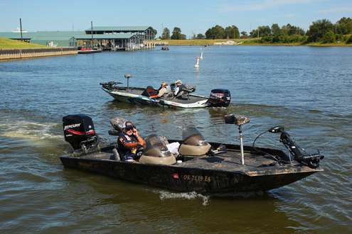 <p>
	Tommy Biffle does some multi-taking â talking on his cell phone while driving his camo-painted Triton aluminum boat, which featured a Mercury jet-drive outboard motor.</p>
