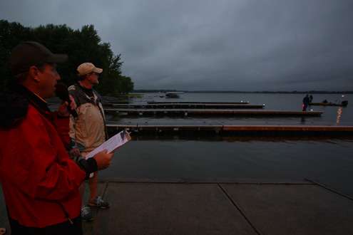 <p> 	Chris Bowes sends the Top 12 onto Oneida Lake for the final day of the Bass Pro Shops Northern Open. </p> 