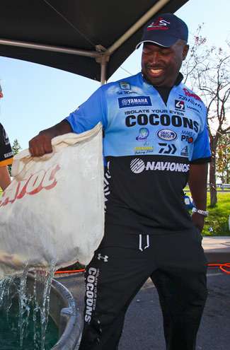 <p>
	 </p>
<p>
	Ish won the tournament wire-to-wire. </p>
