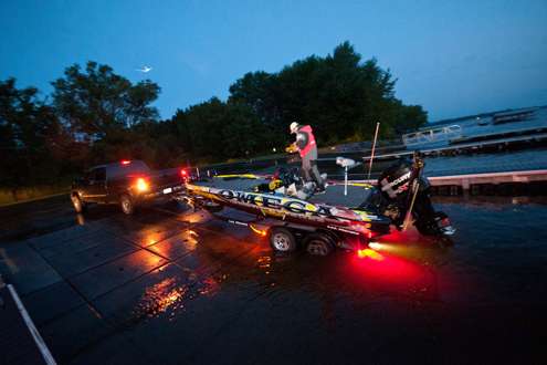 <p>
	Derek Remitz loads his boat into Oneida Lake.</p>
