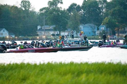 <p>
	Anglers maneuver their way through boats to find their place in line.</p>
