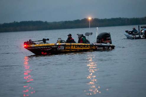 <p> 	Mike Iaconelli starts the day off in 12th place with 28 pounds, 13 ounces. </p> 
