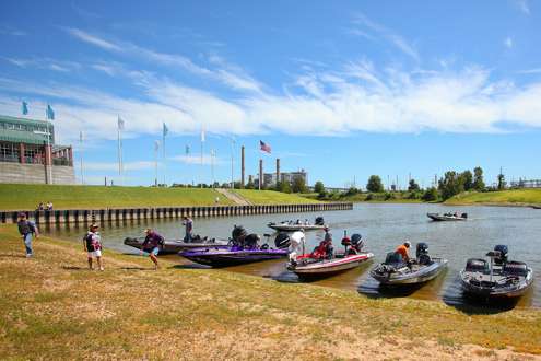 <p>
	The first flight hits the shores of Three Forks Harbor Thursday and prepares to go to the scales.</p>
