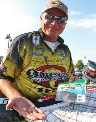 <p> 	 </p> <p> 	Derek Remitz fished a drop shot with a Yamamoto Shad Shape worm in Natural Shad and a 3/8-ounce weight on the end. Like Reault, he went with a longer leader, probably close to 3 feet. âThatâs something I remember from Buffalo,â Remitz said. âAnd it seemed to help with the drum â instead of catching 40, I only caught 20.â</p> 