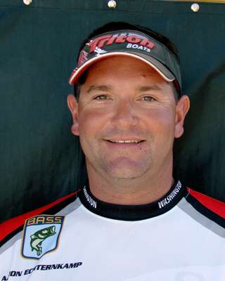 <p>
	Aaron Echternkamp of Moses Lake, Wash., is a hunting and fishing guide, as well as a member of the Tri-City River Runners. Heâll fish for Washington in the Western Division. Echternkamp is sponsored by Berkley, G.Loomis, Shimano and Nixonâs Marine.</p>
